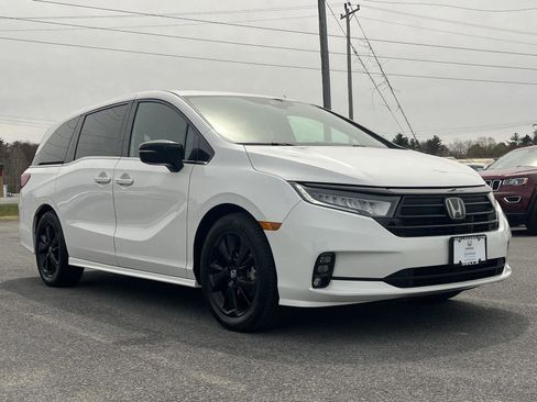 Certified 2024 Honda Odyssey Sport image 3