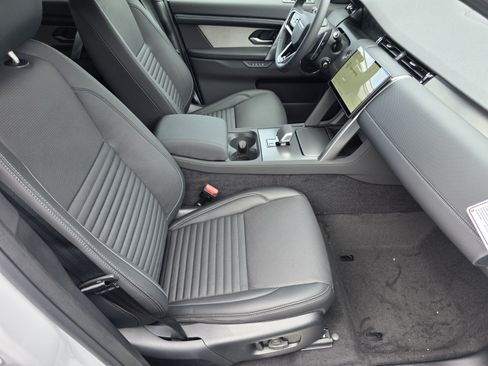 Used 2026 Land Rover Discovery Sport Landmark AWD/4WD image 3
