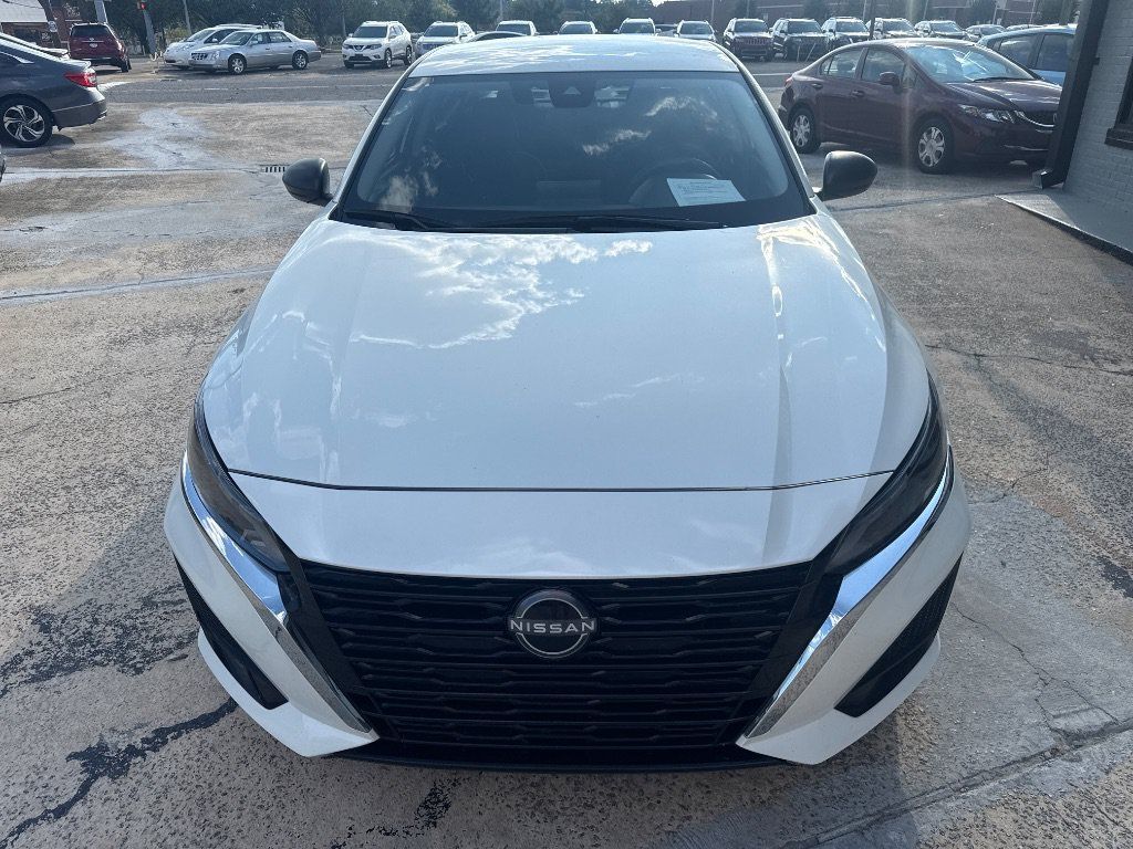 Used 2025 Nissan Altima 2.5 SV AWD/4WD image 5