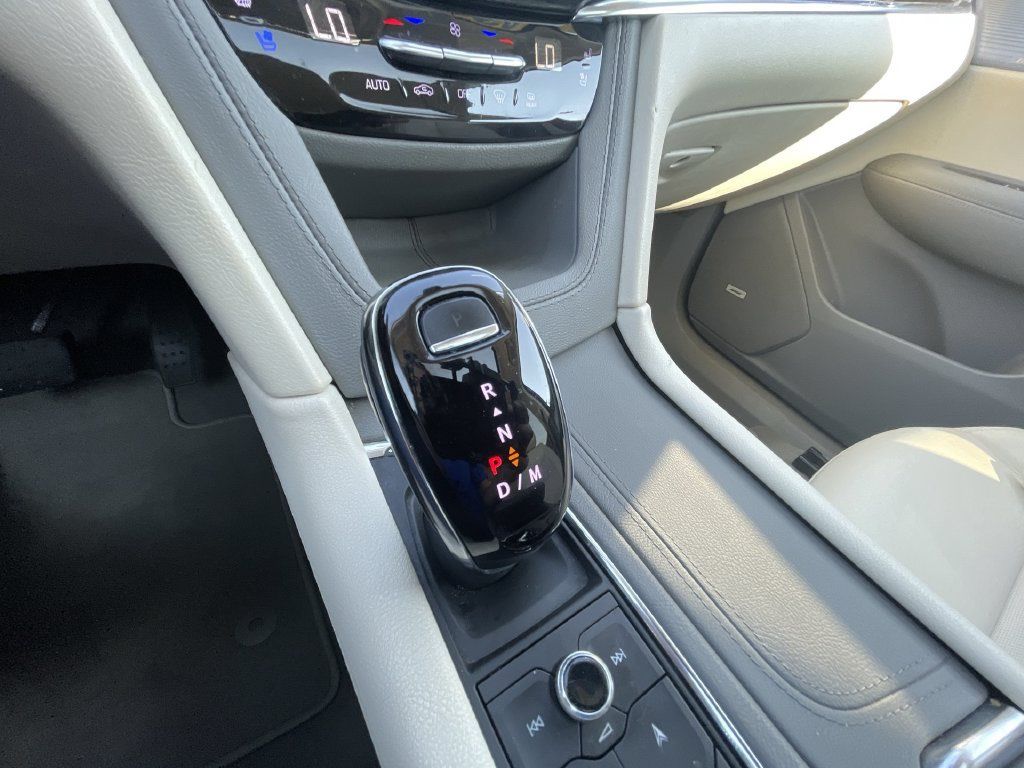 Used 2023 Cadillac XT6 Premium Luxury w/ Technology Package FWD image 15
