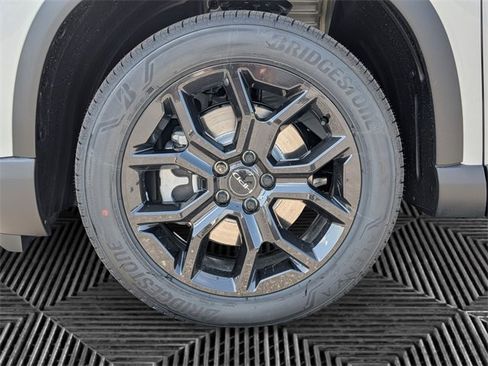 New 2025 Honda Pilot Touring image 9