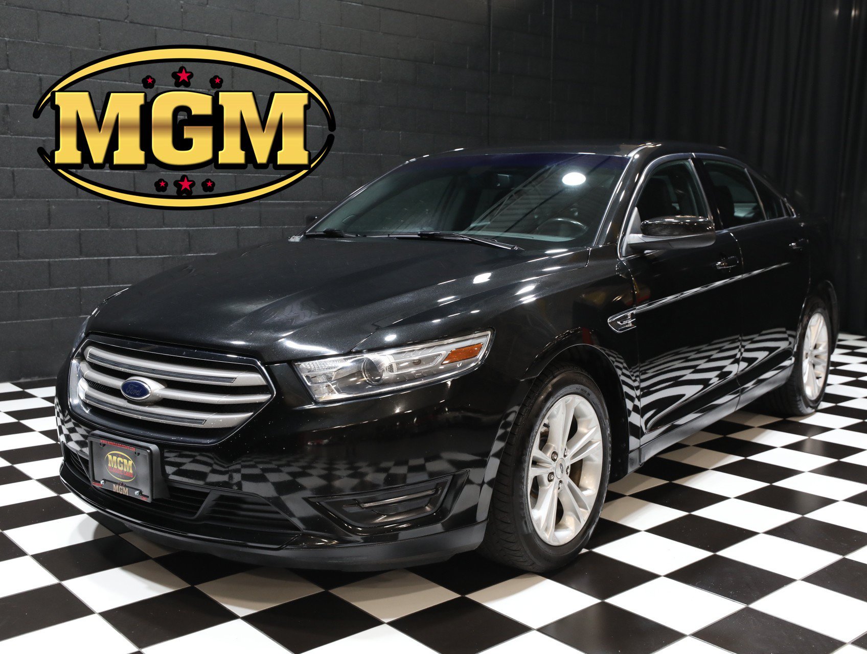Used 2013 Ford Taurus SEL FWD image 1