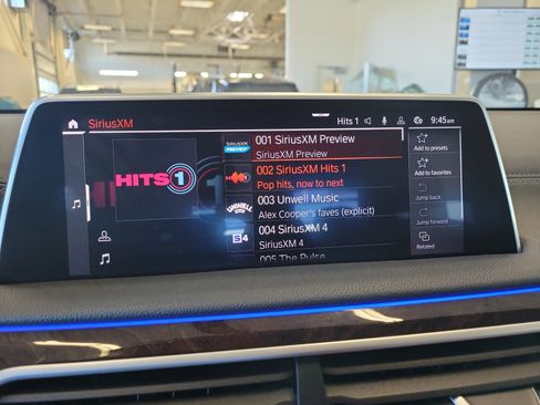 Used 2022 BMW 750i xDrive w/ M Sport Package image 25