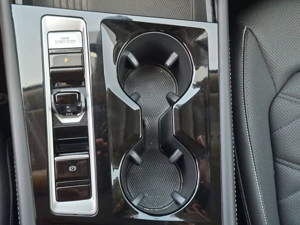 Used 2025 Volkswagen Atlas SE FWD image 24