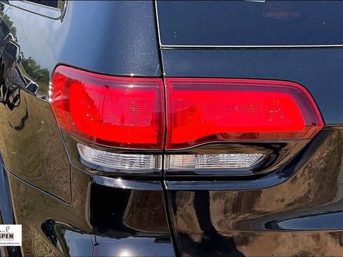 Used 2018 Jeep Grand Cherokee Altitude RWD image 29
