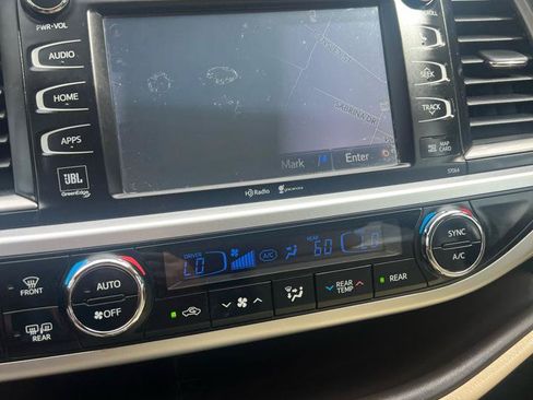 Used 2015 Toyota Highlander Limited FWD image 22