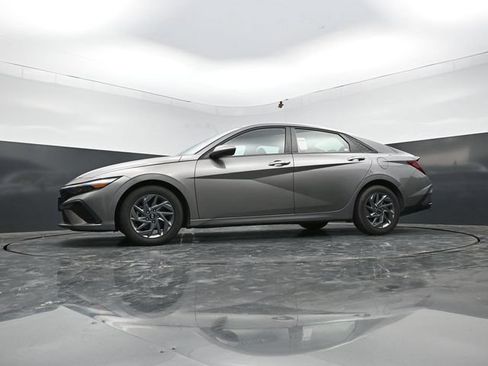 Used 2024 Hyundai Elantra SEL FWD image 63