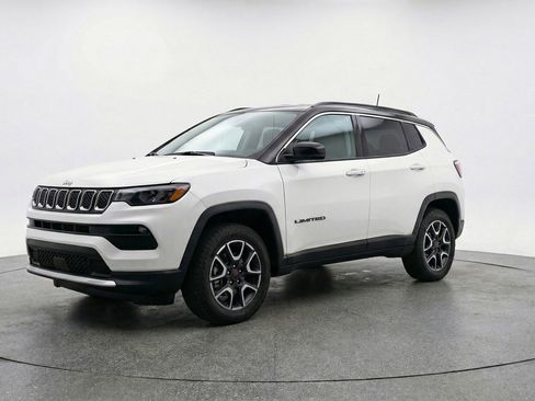 Used 2025 Jeep Compass Trailhawk AWD/4WD image 3