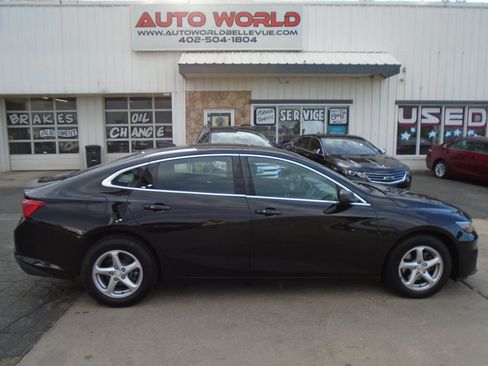 Used 2017 Chevrolet Malibu LS FWD image 1