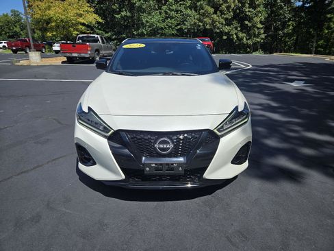 Used 2023 Nissan Maxima SR w/ Sport Mat Group FWD image 7