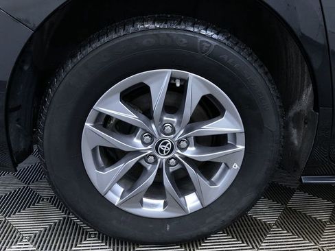 Certified 2025 Toyota Sienna XLE image 16