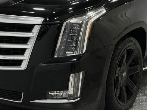 Used 2018 Cadillac Escalade ESV Luxury image 38