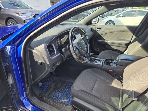 Used 2022 Dodge Charger SXT w/ Blacktop Package RWD image 7