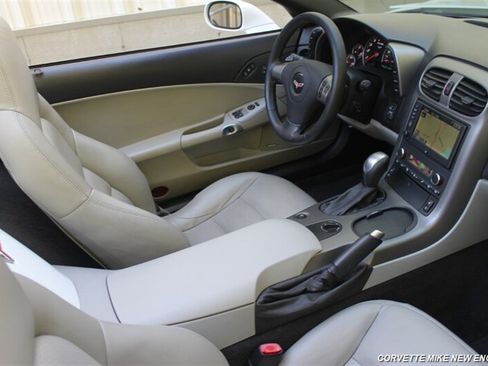 Used 2007 Chevrolet Corvette Convertible w/ Preferred Equipment Group RWD image 32