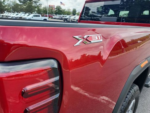 Certified 2025 GMC Sierra 2500 SLT w/ SLT Premium Package AWD/4WD image 5