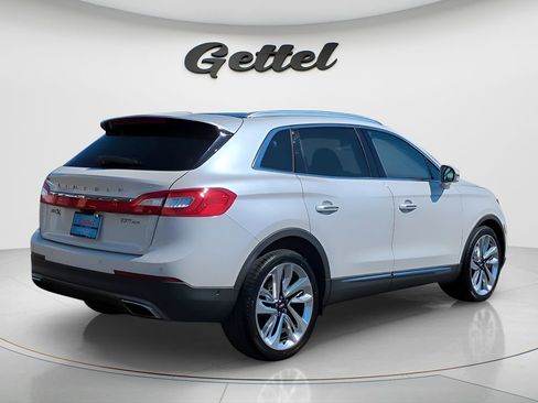 Used 2017 Lincoln MKX Reserve w/ Driver Assistance Package image 4