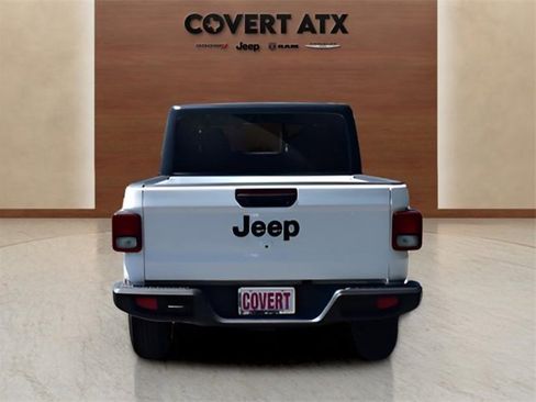 New 2025 Jeep Gladiator Sport image 4