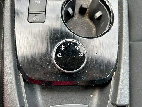 Used 2023 Nissan Rogue S AWD/4WD image 32