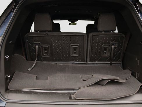 Used 2023 Chevrolet Traverse LT AWD/4WD image 15