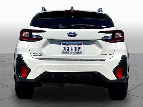 Used 2024 Subaru Crosstrek 2.0i Premium image 4