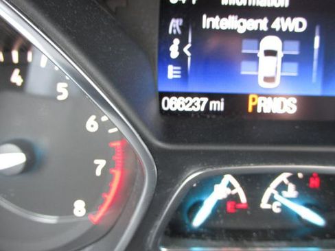 Used 2017 Ford Escape SE image 2