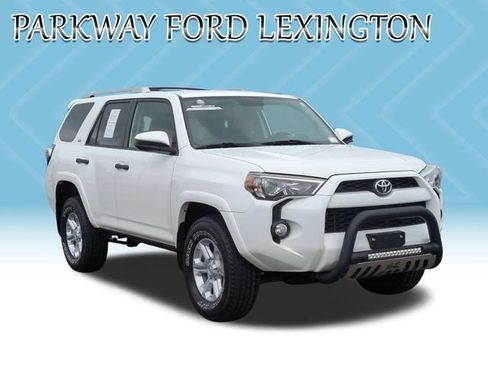 Used 2018 Toyota 4Runner SR5 AWD/4WD image 7