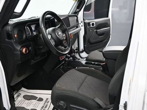 Used 2024 Jeep Gladiator Mojave w/ Technology Group AWD/4WD image 14
