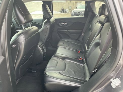 Used 2019 Jeep Cherokee Limited image 14