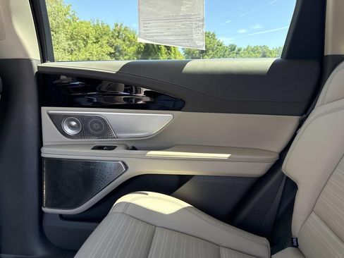 Certified 2025 Lincoln Nautilus Reserve AWD/4WD image 15