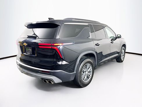 Used 2025 Chevrolet Traverse LT FWD image 9