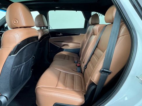 Used 2019 Kia Sorento SX image 15