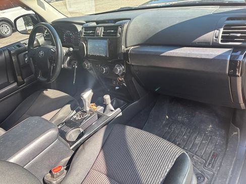 Used 2018 Toyota 4Runner TRD Off-Road AWD/4WD image 11