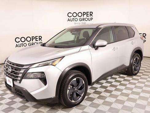 Used 2024 Nissan Rogue SV image 9