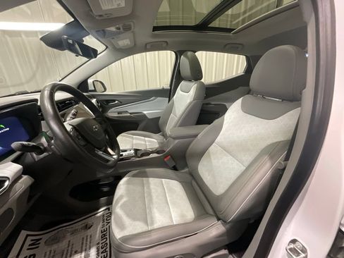 Used 2023 Chevrolet Bolt EUV Premier w/ Sun & Sound Package FWD image 8