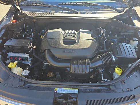 Used 2011 Jeep Grand Cherokee Laredo image 28