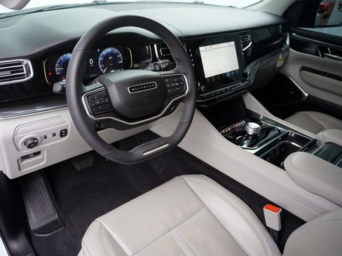 Used 2023 Jeep Wagoneer 4WD w/ Premium Group I image 11