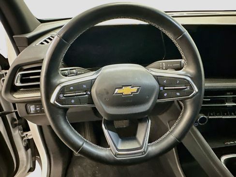 Used 2025 Chevrolet Traverse LT AWD/4WD image 18