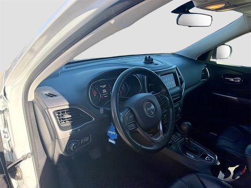 Used 2020 Jeep Cherokee Latitude Plus w/ Cold Weather Group image 9