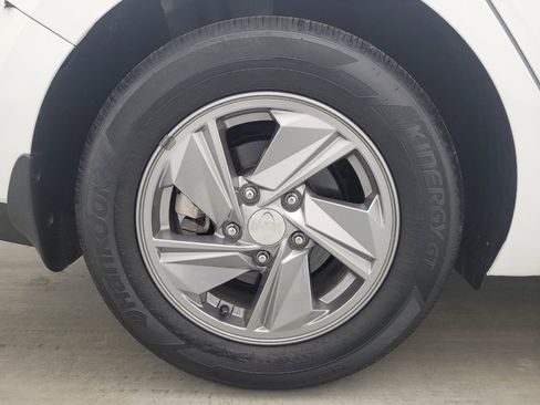 Used 2025 Hyundai Elantra SE FWD image 31