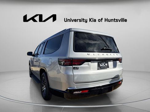 Used 2024 Jeep Wagoneer L Series II w/ Flexible Seating Group image 5