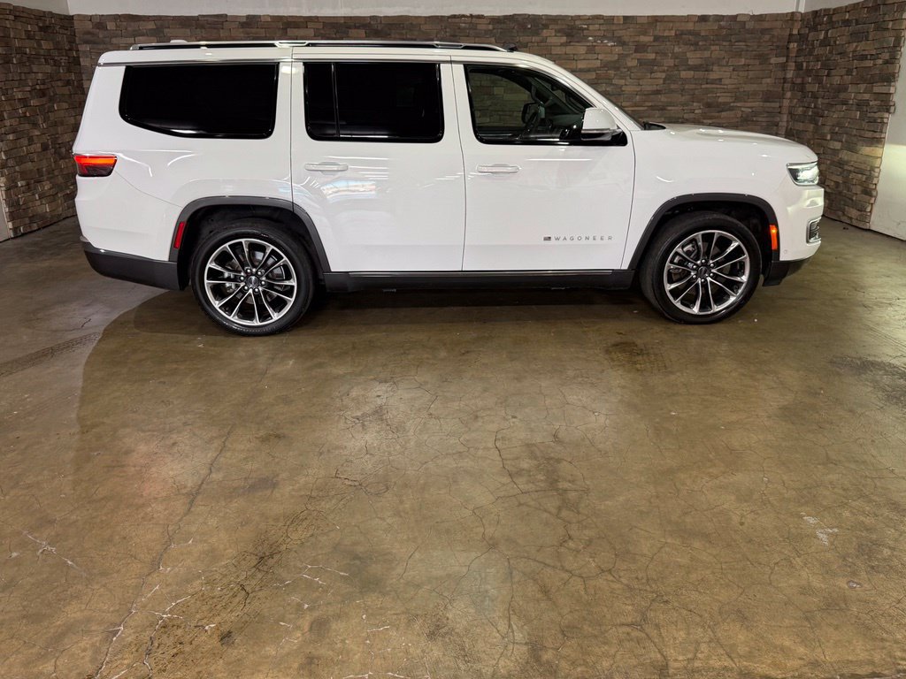 Used 2022 Jeep Wagoneer Series III w/ Premium Group I AWD/4WD image 4