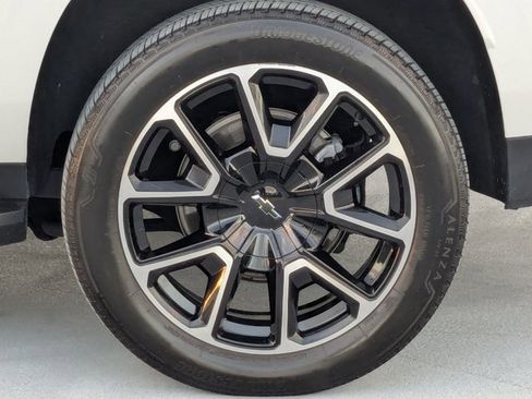 Used 2025 Chevrolet Suburban RST RWD image 25
