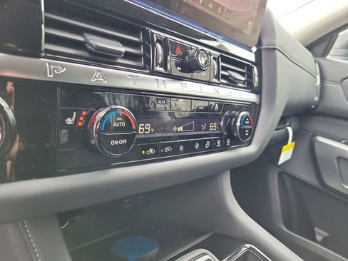 New 2026 Nissan Pathfinder SL FWD image 17