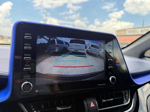 Used 2021 Toyota C-HR XLE FWD image 31