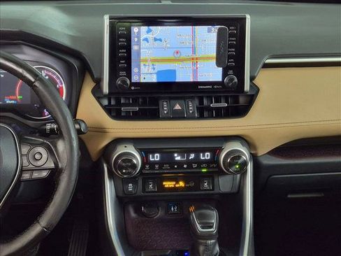 Used 2019 Toyota RAV4 Limited FWD image 14