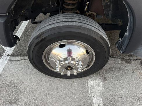 Used 2014 Ford F550 4x4 Regular Cab Super Duty image 14