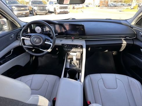 Used 2023 Hyundai Elantra Limited image 19