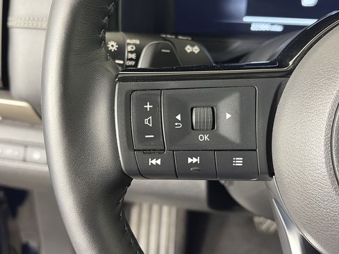 Used 2024 Nissan Pathfinder Platinum w/ Cargo Package image 34