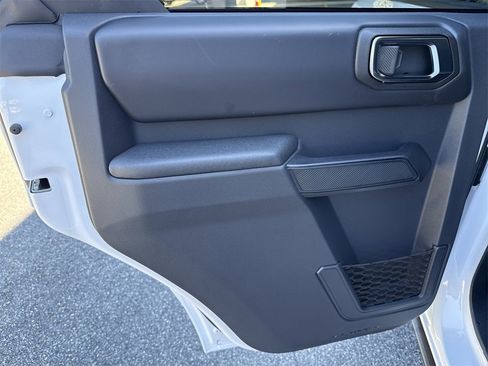 New 2025 Ford Bronco Badlands image 24