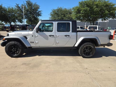 Used 2022 Jeep Gladiator Sport AWD/4WD image 6
